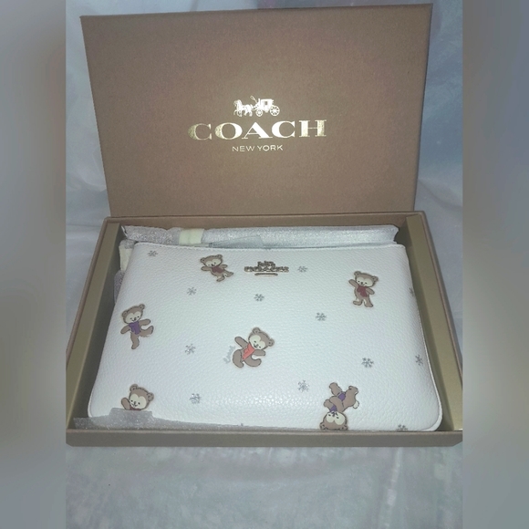 COACH Teddy Bear/Snowflake 7"1/2 Wristlet In Gift Box ✨️(FIRM) NWT TODAY… - Picture 1 of 9